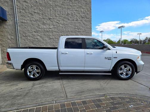 Bright White Clearcoat 2019 RAM 1500 Big Horn