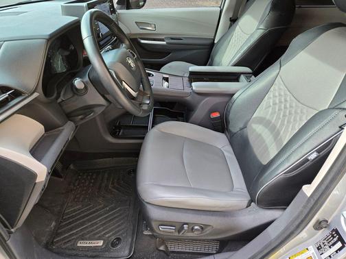 Celestial Silver Metallic 2022 Toyota Sienna XLE