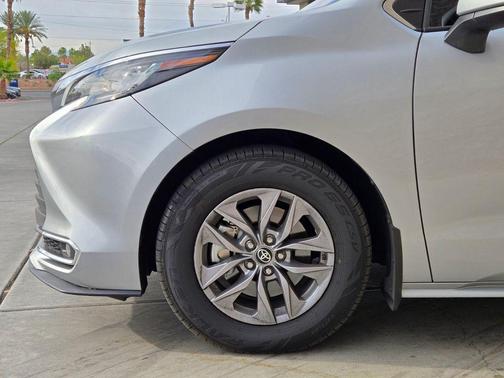 Celestial Silver Metallic 2022 Toyota Sienna XLE