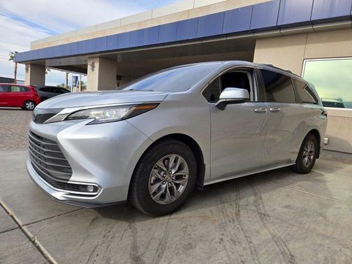 Celestial Silver Metallic 2022 Toyota Sienna XLE