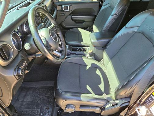 Black Clearcoat 2021 Jeep Gladiator Sport