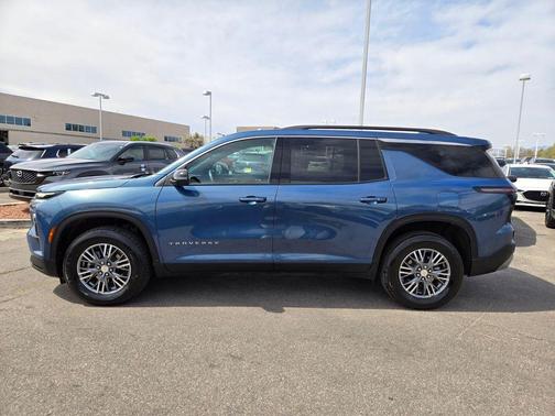Lakeshore Blue 2025 Chevrolet Traverse LT