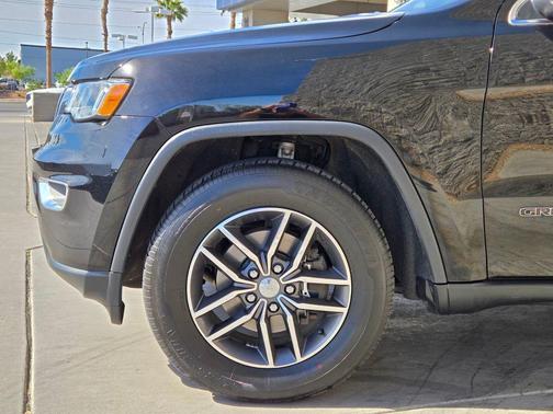 Diamond Black Crystal Pearlcoat 2018 Jeep Grand Cherokee Limited