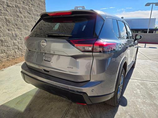 Gun Metallic 2024 Nissan Rogue S