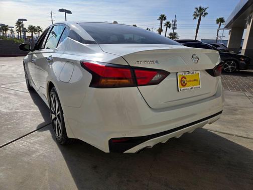 Pearl White Tricoat 2022 Nissan Altima 2.5 SL