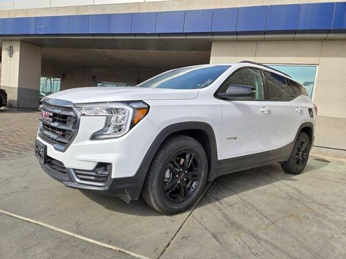 Summit White 2024 GMC Terrain AWD AT4