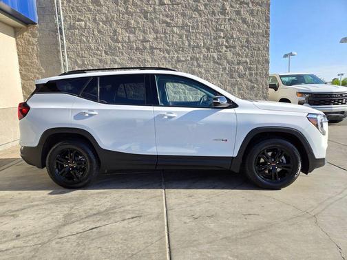 Summit White 2024 GMC Terrain AWD AT4