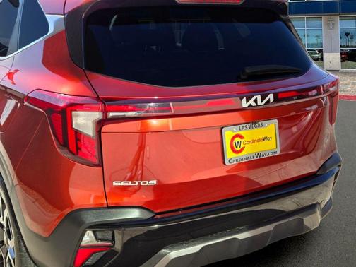 Mars Orange 2024 Kia Seltos X-Line