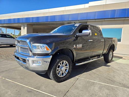 Brilliant Black Crystal Pearlcoat 2016 RAM 2500 Laramie