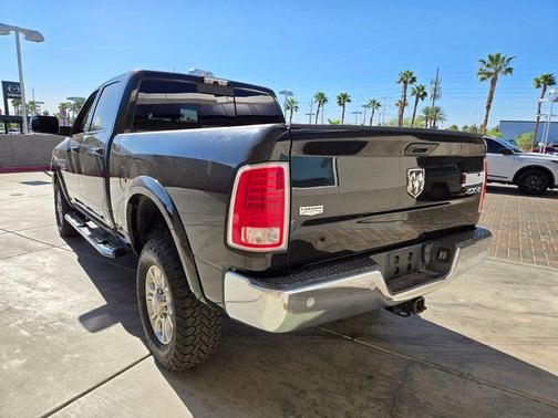 Brilliant Black Crystal Pearlcoat 2016 RAM 2500 Laramie