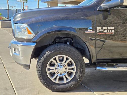 Brilliant Black Crystal Pearlcoat 2016 RAM 2500 Laramie