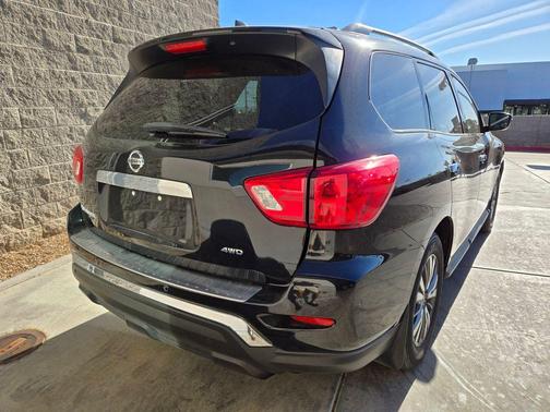 Magnetic Black Pearl 2020 Nissan Pathfinder S 4WD