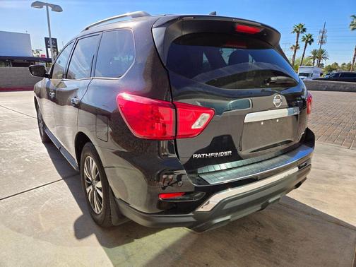 Magnetic Black Pearl 2020 Nissan Pathfinder S 4WD