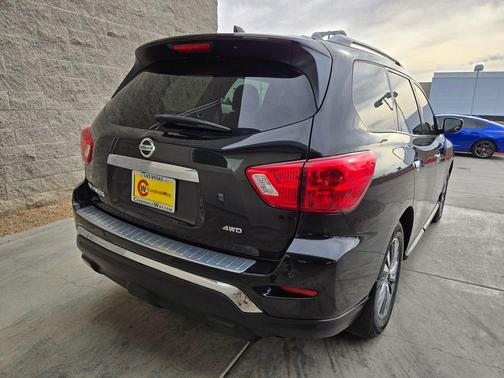 Magnetic Black Pearl 2020 Nissan Pathfinder S 4WD