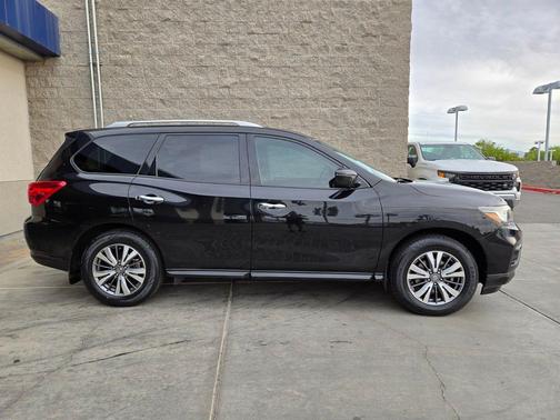 Magnetic Black Pearl 2020 Nissan Pathfinder S 4WD