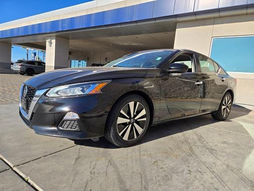Super Black 2022 Nissan Altima 2.5 SV