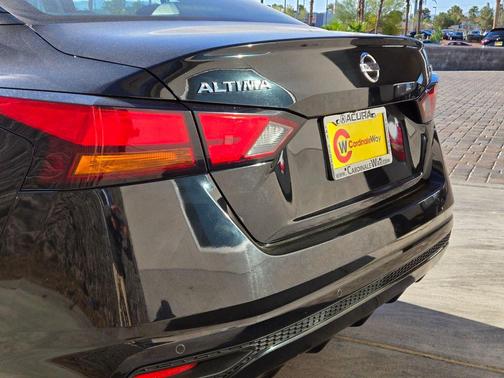 Super Black 2022 Nissan Altima 2.5 SV
