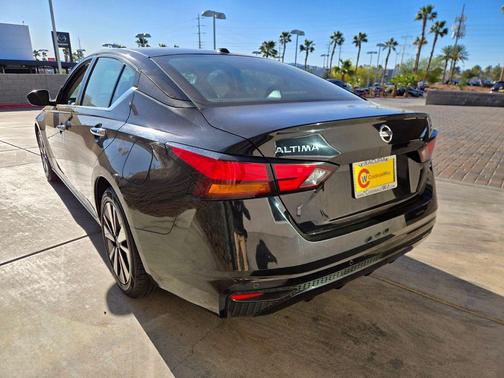 Super Black 2022 Nissan Altima 2.5 SV