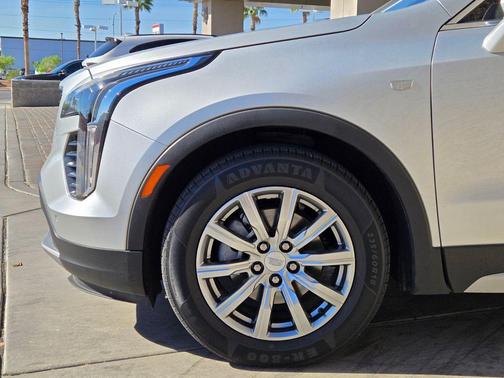 Radiant Silver Metallic 2022 Cadillac XT4 Premium Luxury