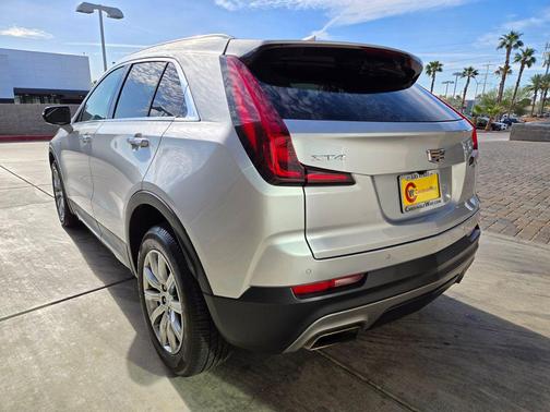 Radiant Silver Metallic 2022 Cadillac XT4 Premium Luxury