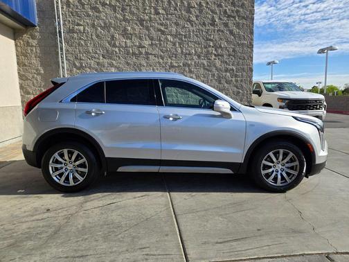 Radiant Silver Metallic 2022 Cadillac XT4 Premium Luxury