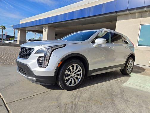 Radiant Silver Metallic 2022 Cadillac XT4 Premium Luxury