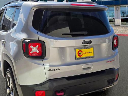 Glacier Metallic Clearcoat 2019 Jeep Renegade Trailhawk