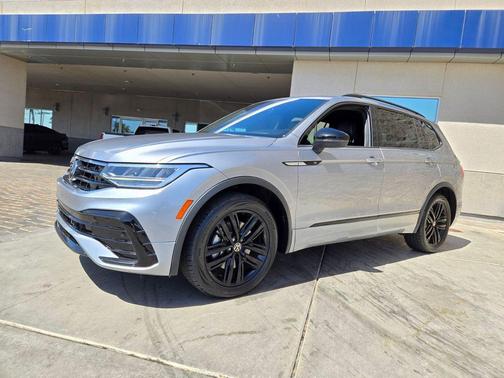 Pyrite Silver Metallic 2022 Volkswagen Tiguan 2.0T SE R-Line Black