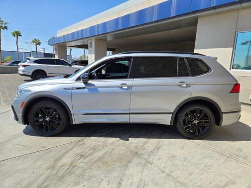 Pyrite Silver Metallic 2022 Volkswagen Tiguan 2.0T SE R-Line Black