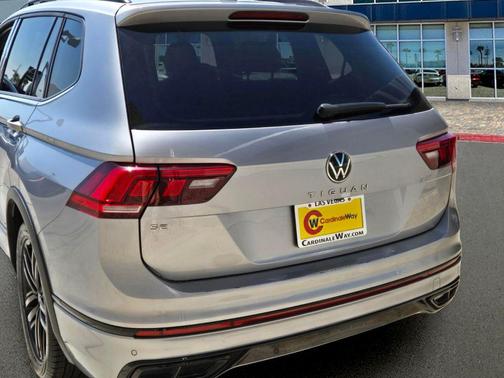 Pyrite Silver Metallic 2022 Volkswagen Tiguan 2.0T SE R-Line Black