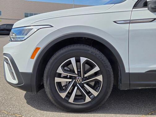 Pure White 2024 Volkswagen Tiguan 2.0T S