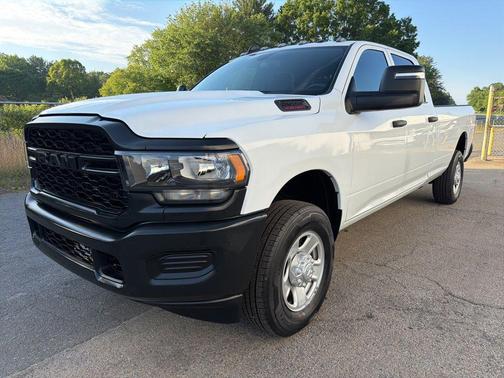 Bright White Clearcoat 2024 RAM 2500 Big Horn