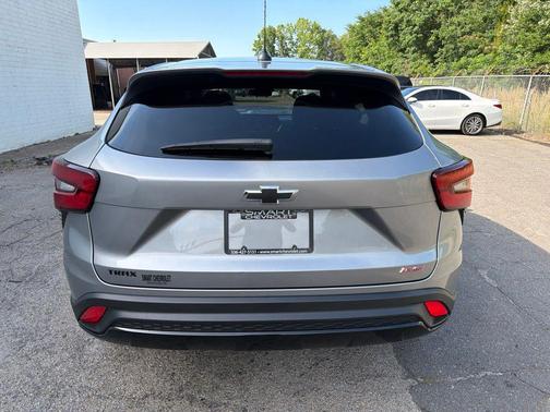 Sterling Gray Metallic 2024 Chevrolet Trax FWD 1RS