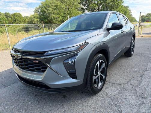 Sterling Gray Metallic 2024 Chevrolet Trax FWD 1RS