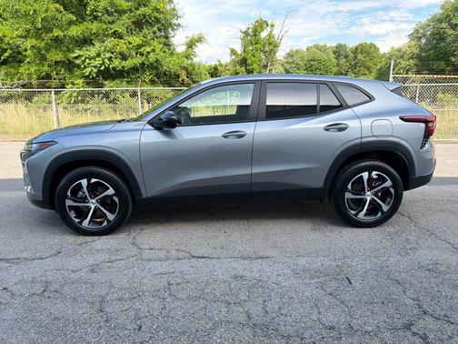 Sterling Gray Metallic 2024 Chevrolet Trax FWD 1RS