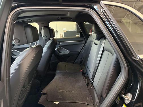 Mythos Black Metallic 2024 Audi Q3 Premium