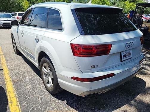 2019 Audi Q7 45 SE Premium Plus