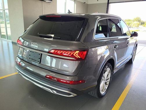 2020 Audi Q7 55 Premium Plus