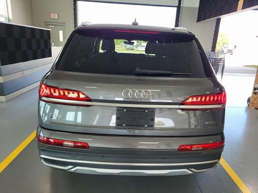 2020 Audi Q7 55 Premium Plus
