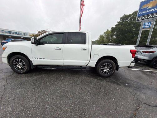 Glacier White 2021 Nissan Titan SV