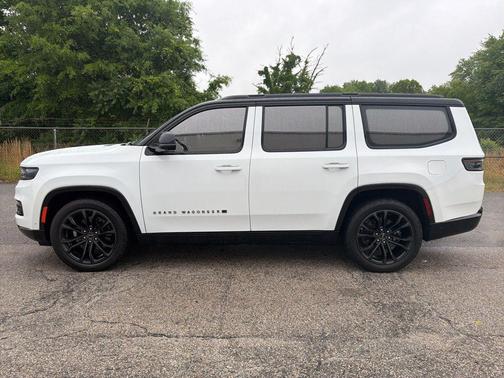 Bright White Clearcoat 2023 Jeep Grand Wagoneer Series III Obsidian