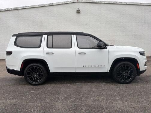 Bright White Clearcoat 2023 Jeep Grand Wagoneer Series III Obsidian