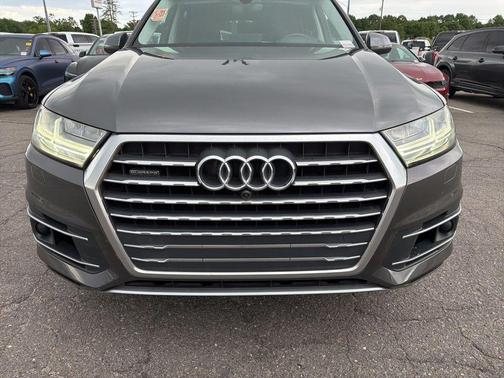 Samurai Gray Metallic 2019 Audi Q7 55 Prestige