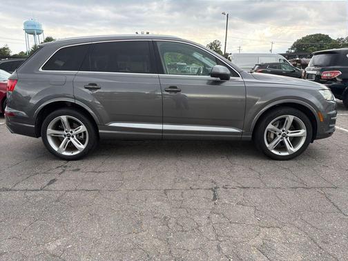 Samurai Gray Metallic 2019 Audi Q7 55 Prestige