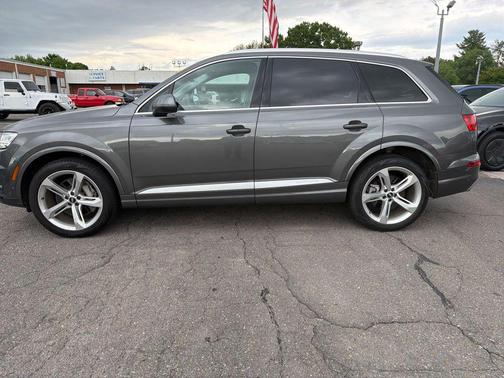 Samurai Gray Metallic 2019 Audi Q7 55 Prestige