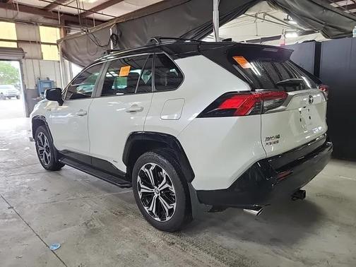Blizzard Pearl/Midnight Black Metallic 2022 Toyota RAV4 Prime XSE