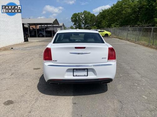 2017 Chrysler 300 Limited