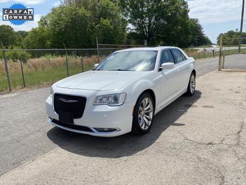 2017 Chrysler 300 Limited