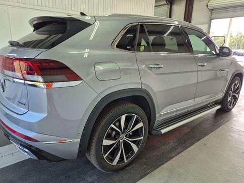 Silver Mist Metallic 2025 Volkswagen Atlas Cross Sport 2.0T SEL Premium