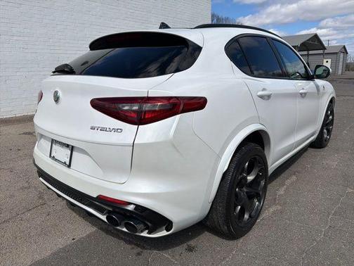 2018 Alfa Romeo Stelvio Quadrifoglio